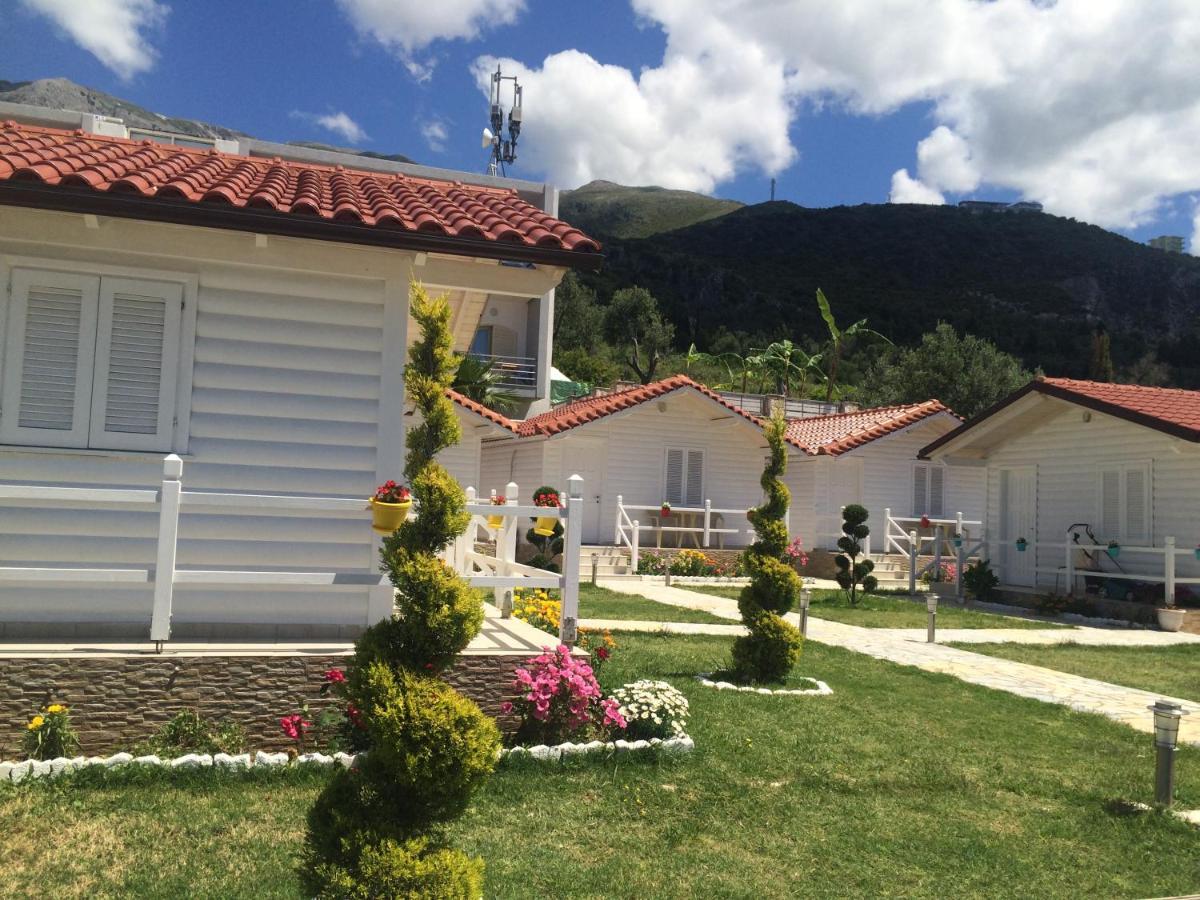 Vela E Bardhe Orman Evi *